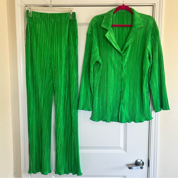 Other - Green Plisse 2 Piece Set